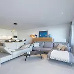 Apartment Lecomte - Sky Harbour