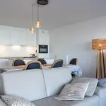 Apartment Lecomte - Sky Harbour