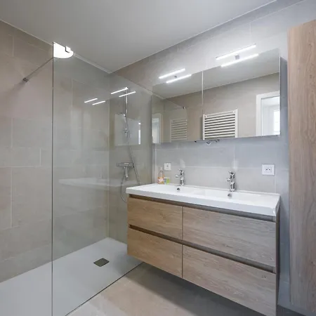 Lecomte - Sky Harbour 93 Apartment *