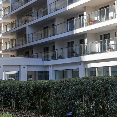 Lecomte - Sky Harbour 93 Apartment *